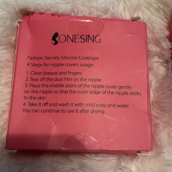 ONESING NIPPLELESS BREAST COVERS PETALS WITH CLIP SET BUNDLE OF TWO…NIB!!! - Picture 3 of 4
